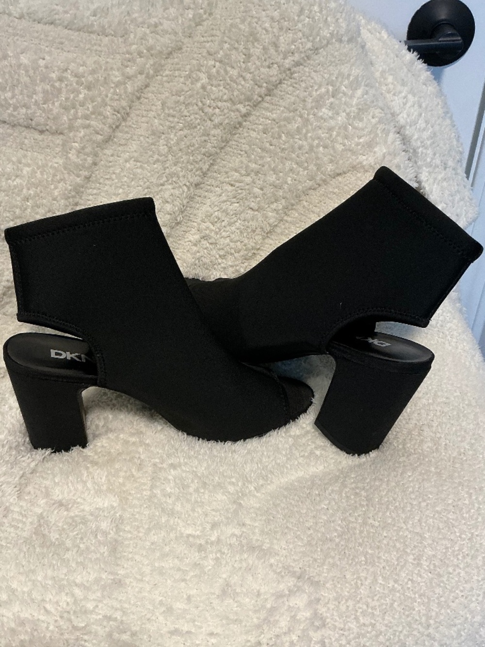 LIKE NEW DKNY Size 9 Open toe black chunky heels